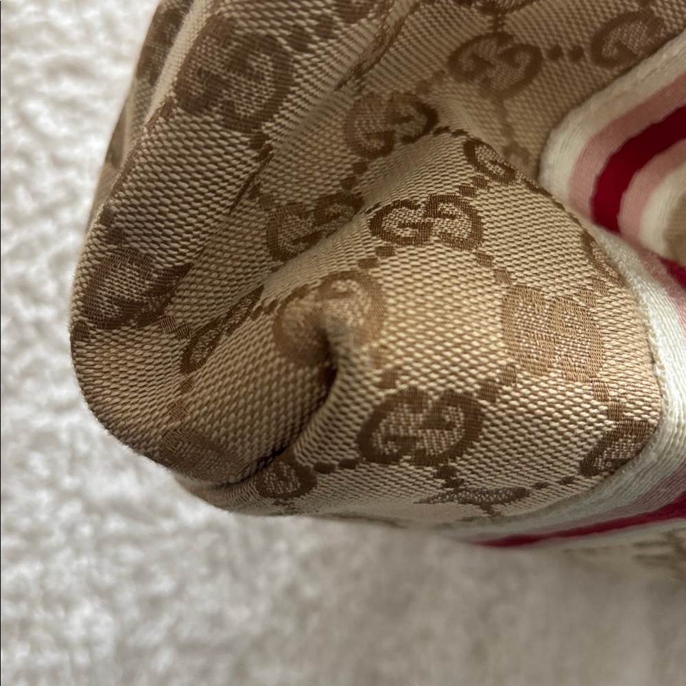 Gucci Beige and White Tote Bag with Starfish Charm EUC! - Picture 13 of 14